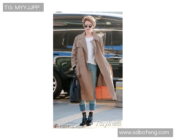 足球明星风衣演绎时尚与运动结合的完美魅力